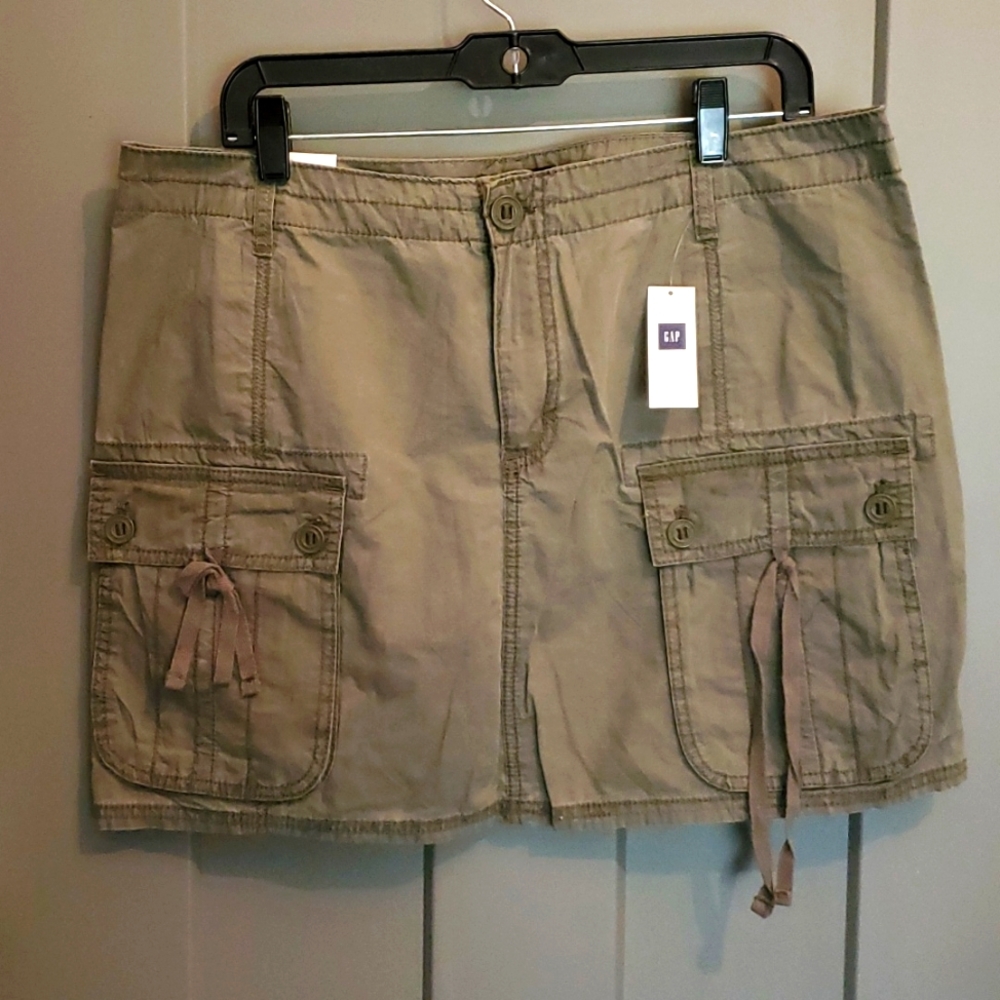 NEW GAP Olive colored skirt sz 14. 100% COTTON